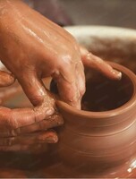 Мастер-класс по работе за гончарным кругом на свободную тему