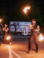 Воркаут-тренировка и огненное шоу