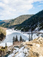 Двухдневный тур на озеро Амут с проживанием в глэмпинге