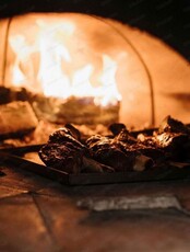 Мастер-класс по стейку в настоящей русской дровяной печи