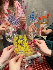 Мастер-класс по росписи винных бокалов