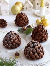 Экскурсия в "Творческую мастерскую Деда Мороза". Мастер-класс "Готовим новогодние шоколадные шишки"