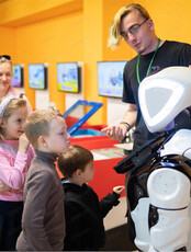 Выставка роботов и технологий