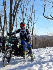 Групповой заезд на мотоциклах эндуро