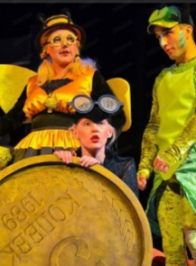 Гастроли Хабаровского театра юного зрителя. Спектакль «Муха-Цокотуха» на сцене Драматического театра