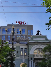 Экскурсия "Город в деталях и автографах"