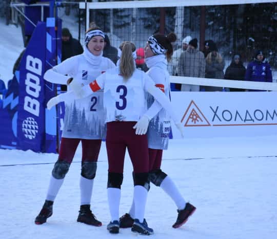 Волейбол на снегу: этап кубка России по экзотическому виду спорта состоялся на «Холдоми» (ФОТО; ВИДЕО)