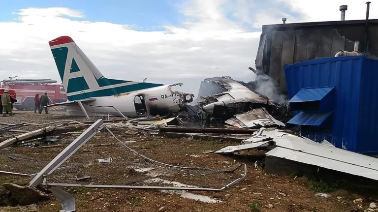 Новости к завтраку: названы причины крушения Ан-24 в Тынде с десятками погибших