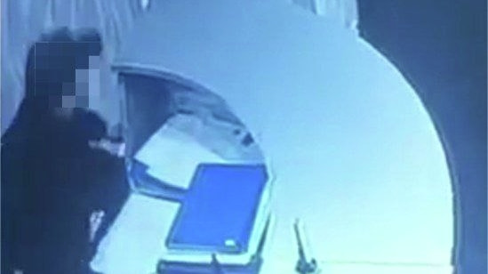 Житель Благовещенска украл телефоны из офисов в Хабаровске и уехал домой