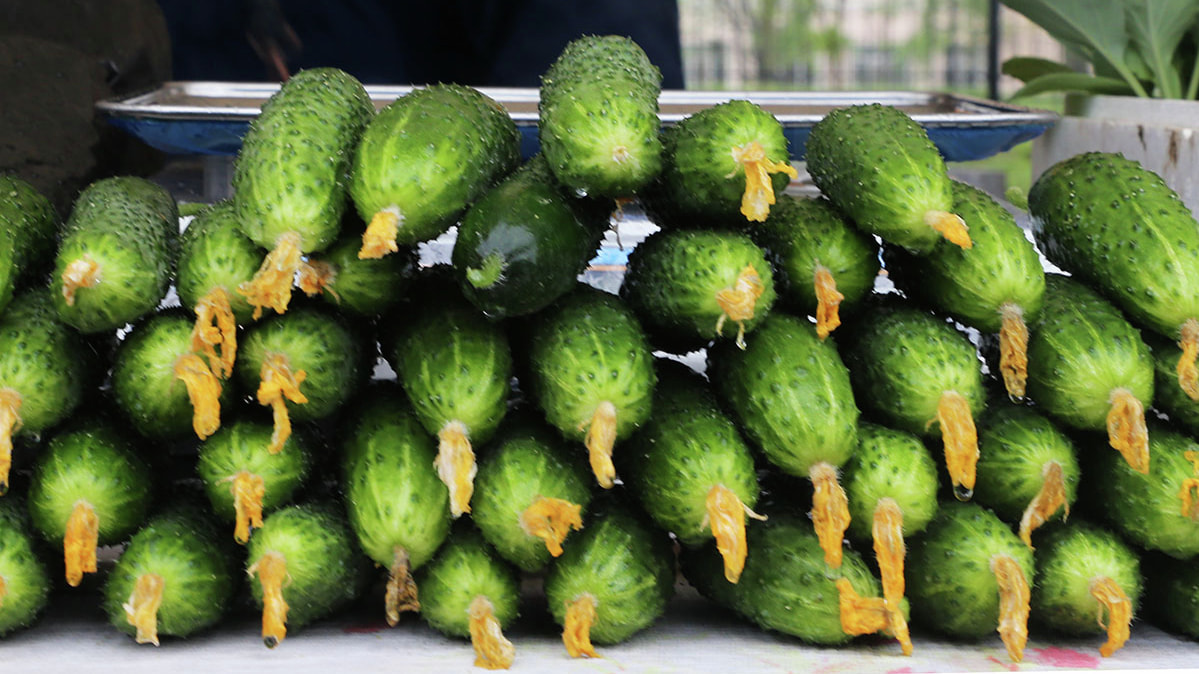 Не носки, а огурцы: овощи стали новым трендом к 23 Февраля