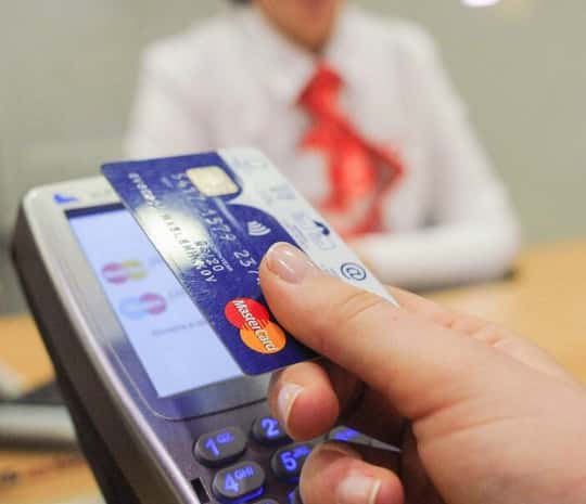 Новости к завтраку: в России выведут из оборота карты Visa и Mastercard