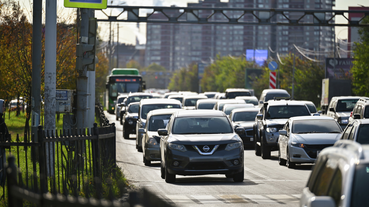 Хабаровск и Владивосток: спор о культуре вождения разгорелся в соцсетях (ПЕРЕКЛИЧКА)