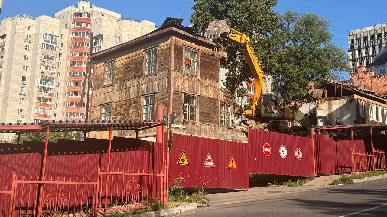 Место под высотку: барак на «красной линии» сравняли с землей (ФОТО; ВИДЕО)
